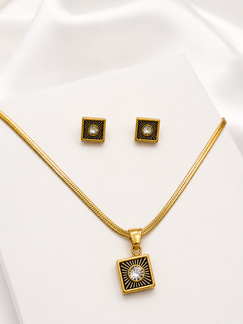 RADNIENT SQUARE set